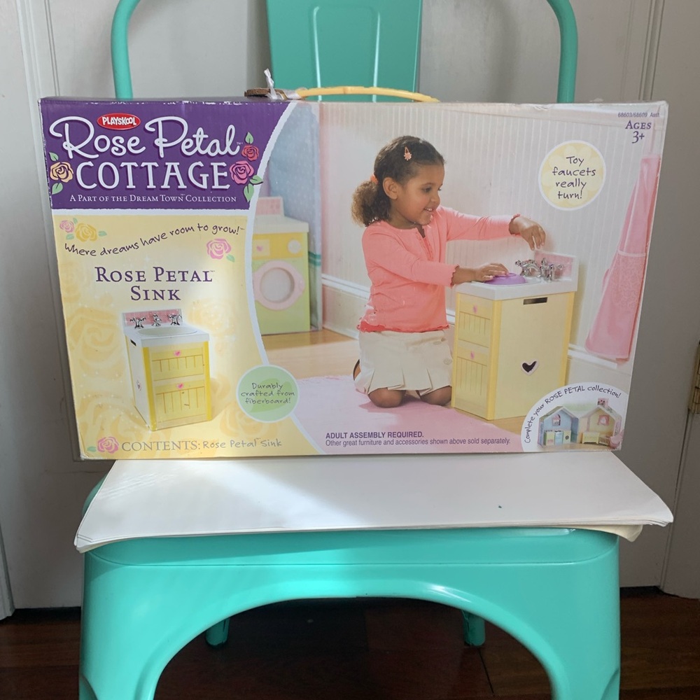 NIB Playskool Dream Town Collection Rose Petal Cottage Sink
